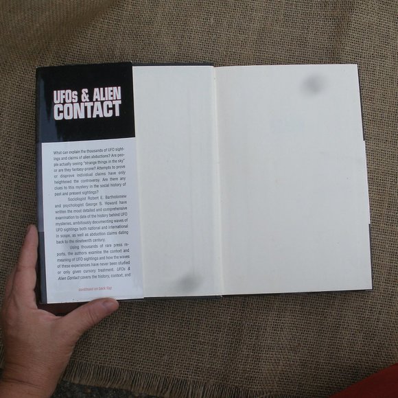UFOs & Alien Contact: Two Centuries of Mystery book - Picture 8 of 16